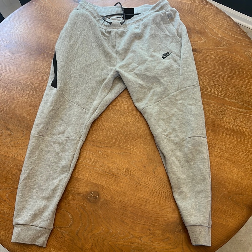 Nike Tech Fleece Joggers Size L
